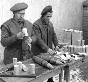 British soldiers loading 25 pounder propaganda shells with leaflets